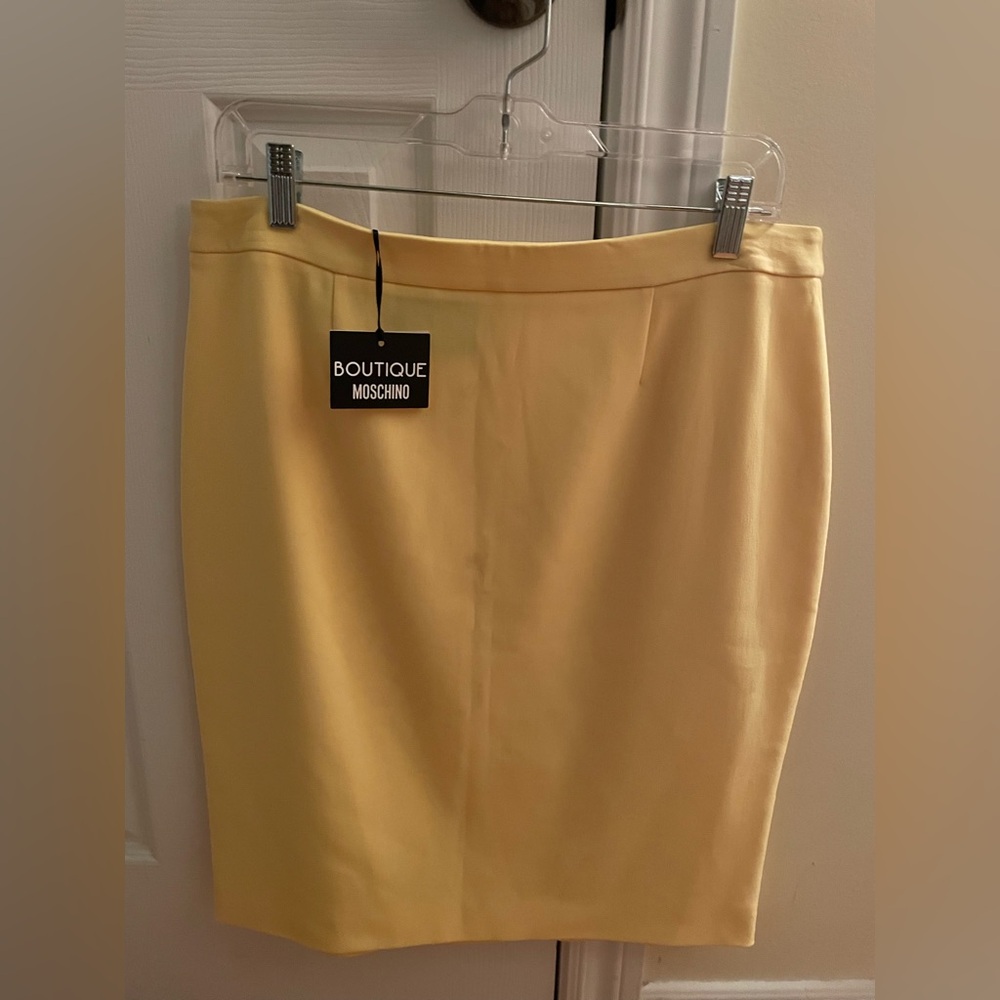 Boutique Moschino Yellow Pencil Skirt